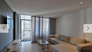 Living room - Entire 2bdr Aparthotel With Kitchen & Dining (Cape Town)