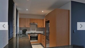 Interior - Entire 2bdr Aparthotel With Kitchen & Dining (Cape Town)