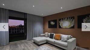 Living room - Entire 2bdr Aparthotel With Kitchen & Dining (Cape Town)