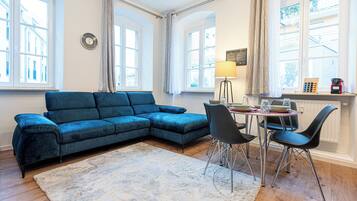 Classic-Apartment, 1 King-Bett und Schlafsofa, Nichtraucher, Küche | Wohnbereich | 55-Zoll-Smart-TV mit Kabelempfang, Netflix, Streaming-Dienste