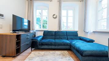 Classic-Apartment, 1 King-Bett und Schlafsofa, Nichtraucher, Küche | Wohnbereich | 55-Zoll-Smart-TV mit Kabelempfang, Netflix, Streaming-Dienste