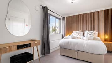 3 bedrooms, desk, iron/ironing board, travel cot