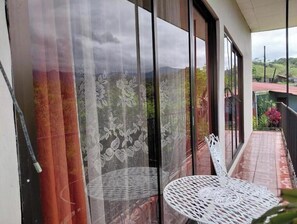 Terrace/patio - Hotel Villa Marsella: Comfort, Nature, and an Unforgettable Getaway (Marsella)