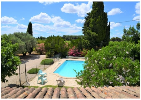 Pool. Holiday Home "Mas des Amandiers" with Private Pool, Terrace and Wi-Fi
