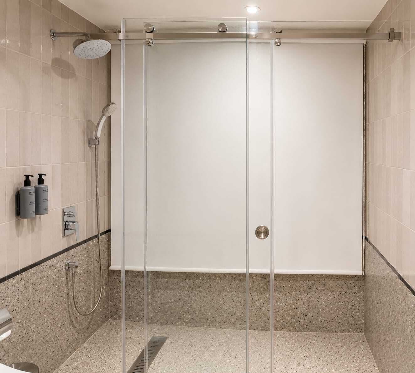 Shampoo y papel de baño 