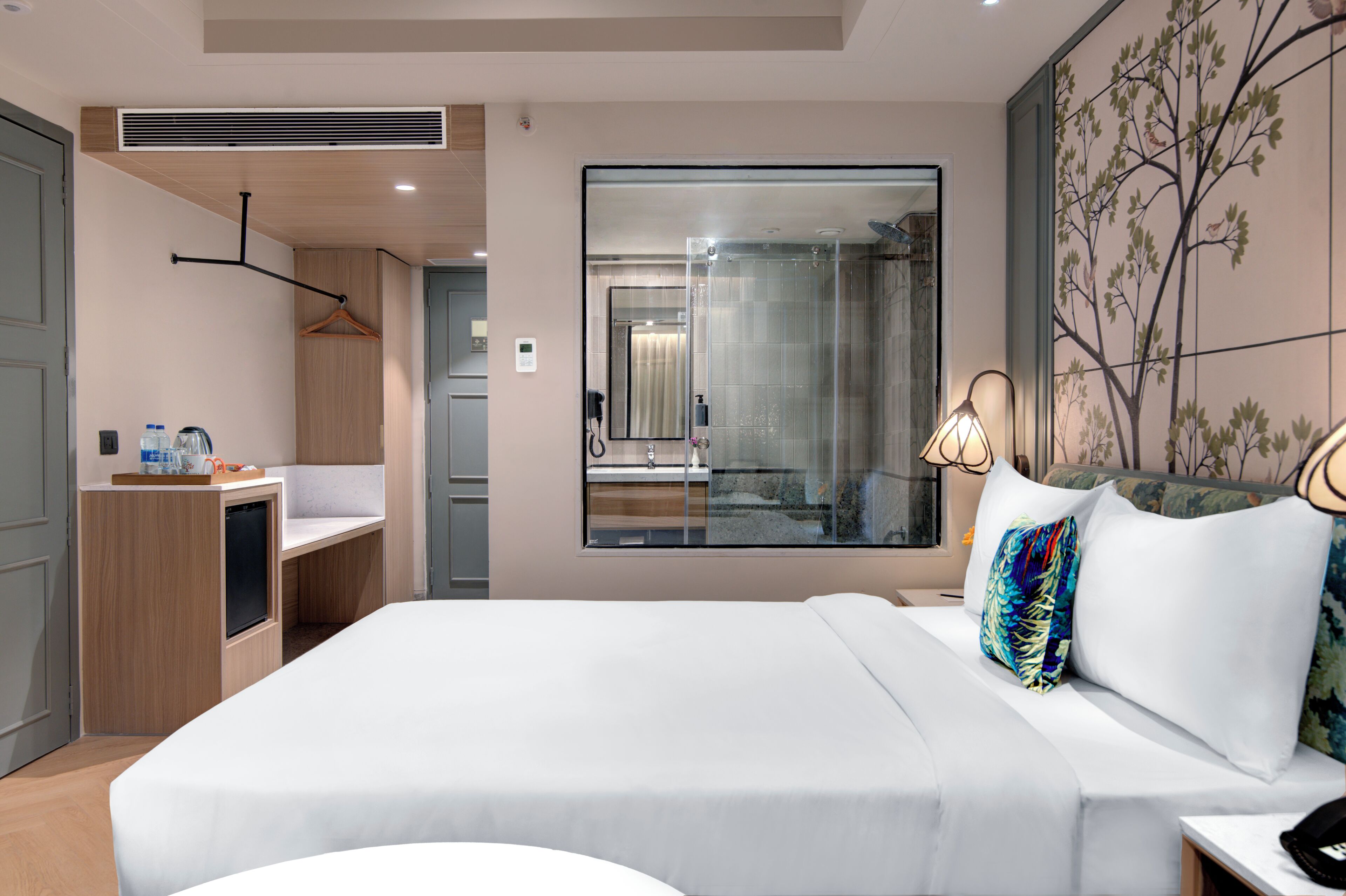 Royal Palm Queen | Tabla de planchar con plancha, wifi gratis, ropa de cama
