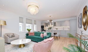 Living area - Boutique Elysian House South Kensington 3 Bed Flat minutes from the Hyde park (London)