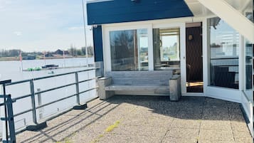 Apartment, Balcony, Lake View | Living area