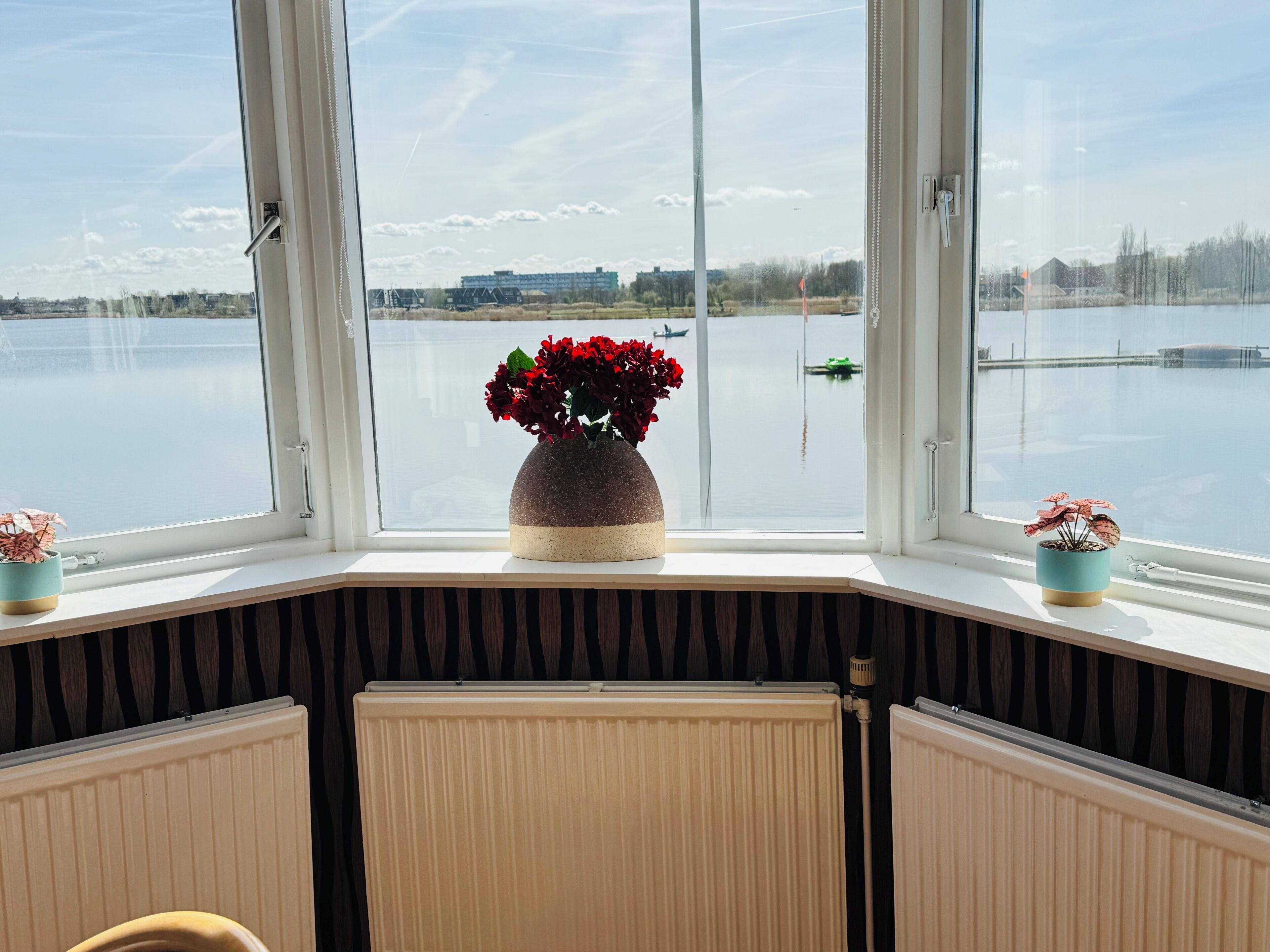 Apartment, Balcony, Lake View | In-room dining