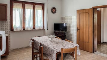 Condo | Dining