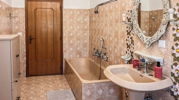 Condo | Bathroom