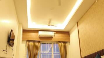 Executive Double Room | Meja, ruang kerja komputer riba, Wi-fi percuma