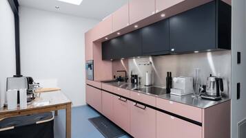 Kühlschrank, Ofen, Herdplatte, Geschirrspüler