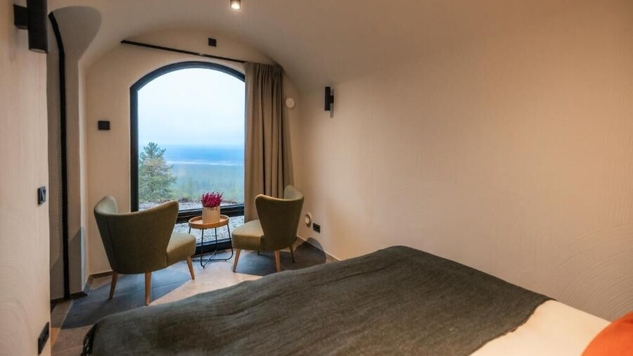 Kaamos Lodge