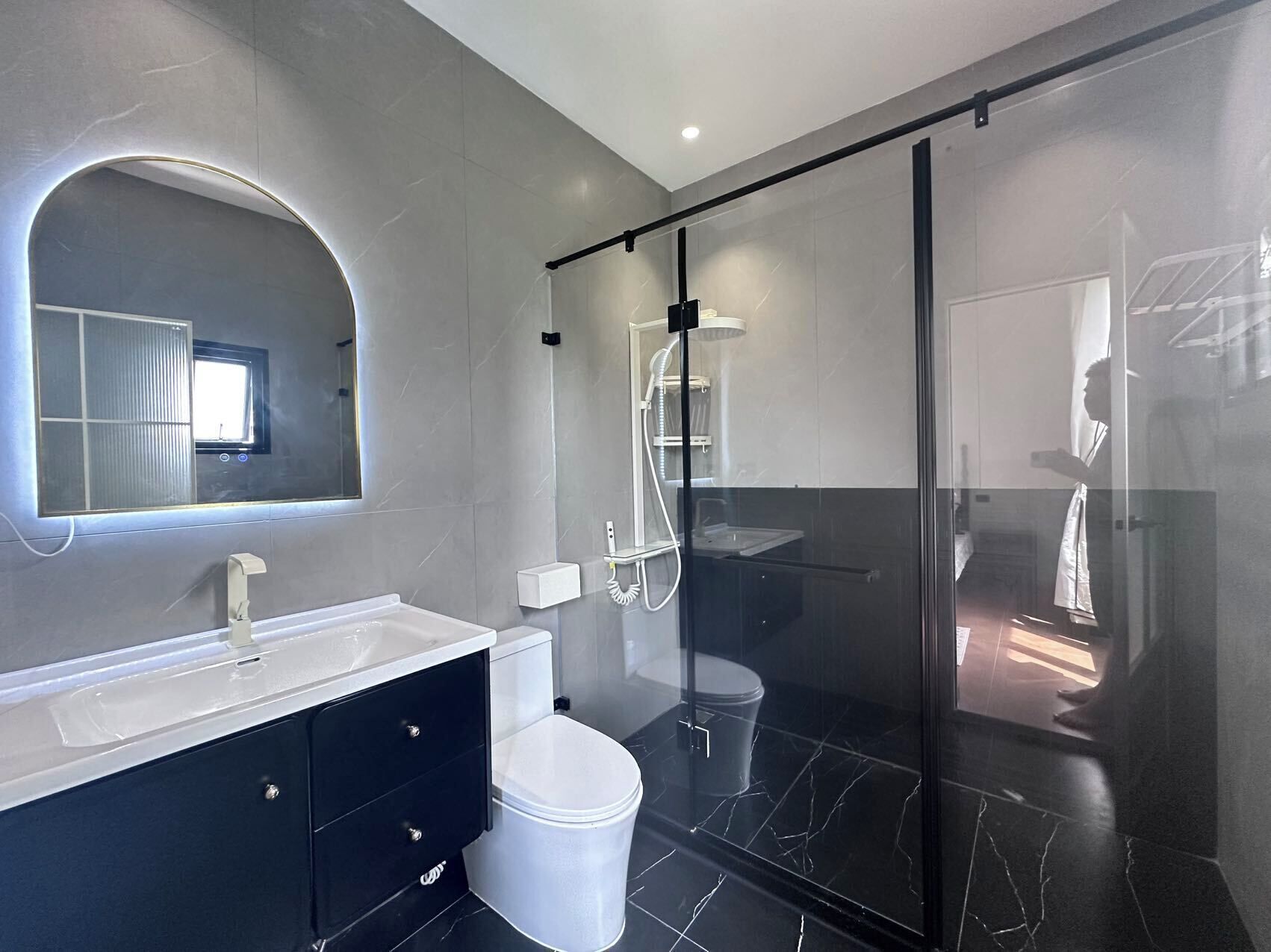 Rumah Deluks, Boleh Merokok | Kamar mandi | Shower, perlengkapan mandi gratis, pengering rambut, dan sabun