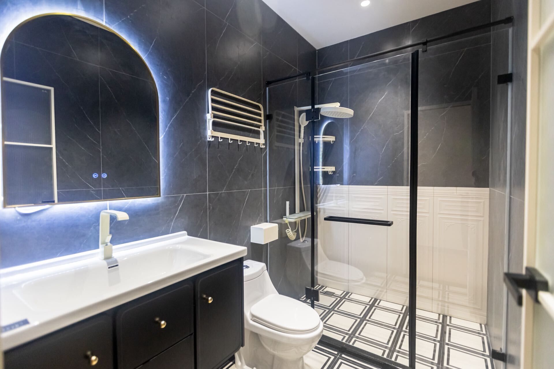 Nhà Deluxe, hút thuốc | Phòng tắm | Buồng tắm vòi sen, đồ dùng nhà tắm miễn phí, máy sấy tóc, xà phòng 