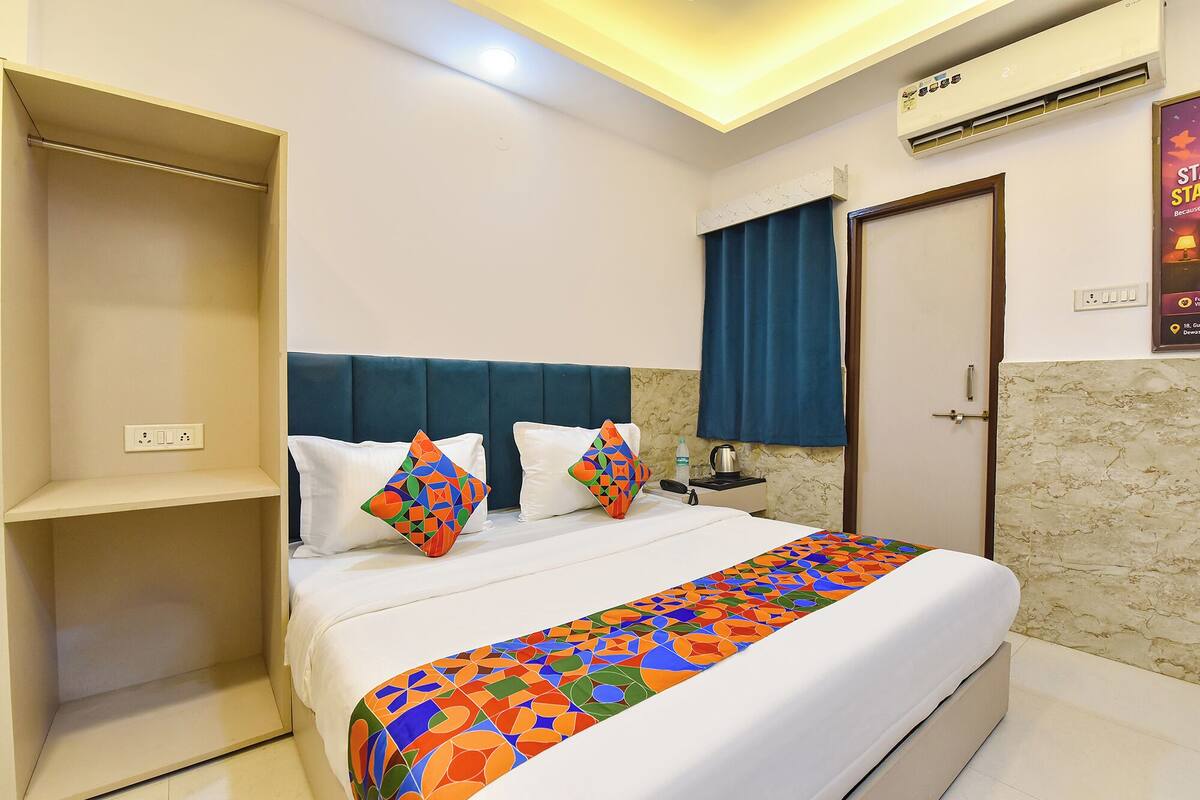 Deluxe Room | Egyptian cotton sheets, premium bedding, in-room safe, desk