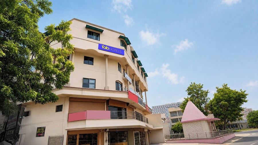 Fabhotel Royal King