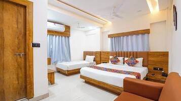 Egyptian cotton sheets, premium bedding, in-room safe, desk