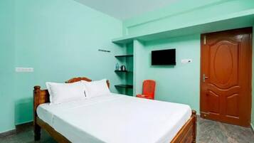 Egyptian cotton sheets, premium bedding, in-room safe, desk
