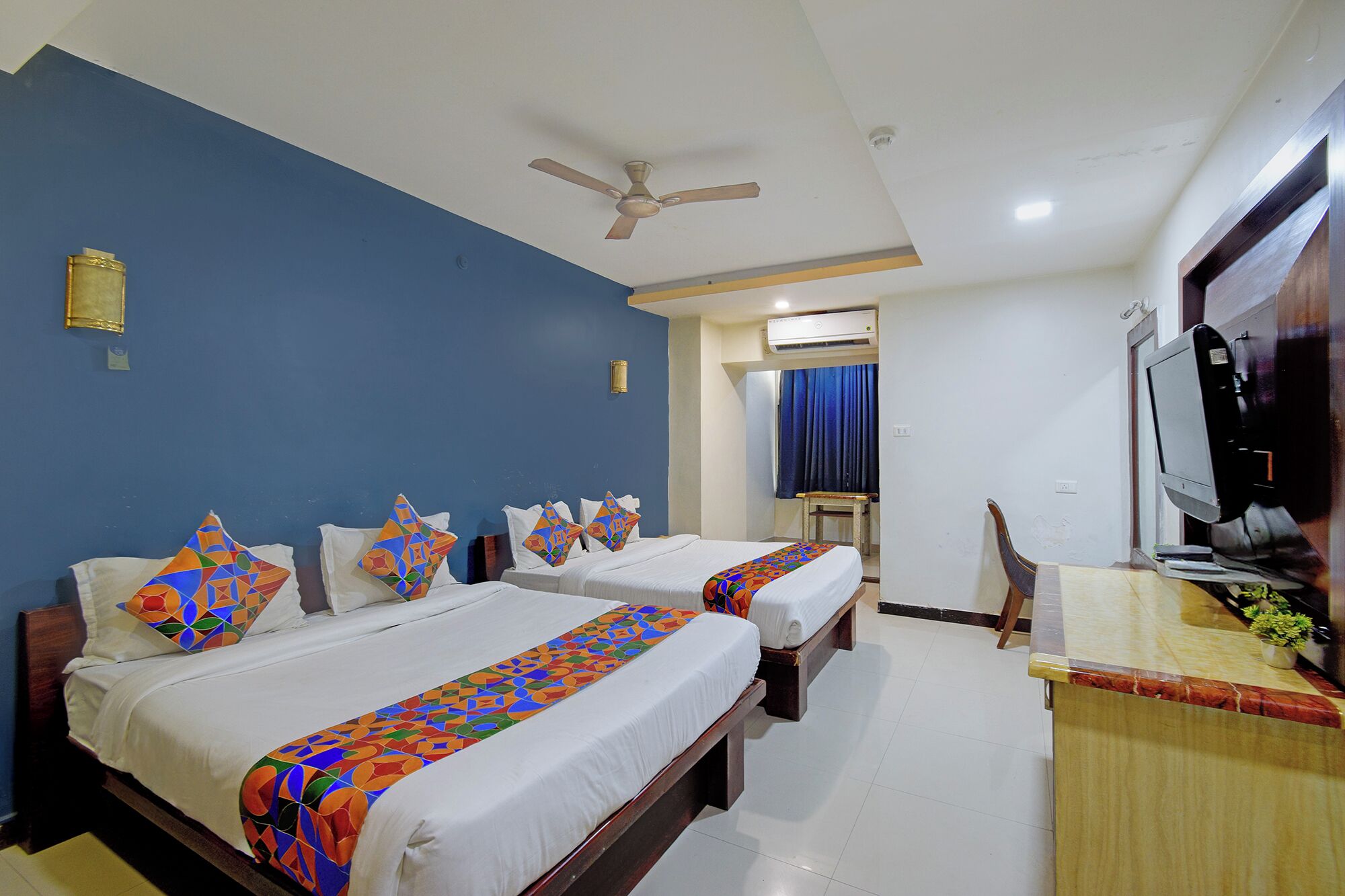 Family Room | Egyptian cotton sheets, premium bedding, in-room safe, desk