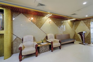 Lobby sitting area - Fabhotel Regal I (Hyderabad)