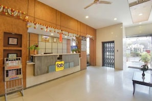 Reception - Fabhotel New Rajdoot (Bhopal)