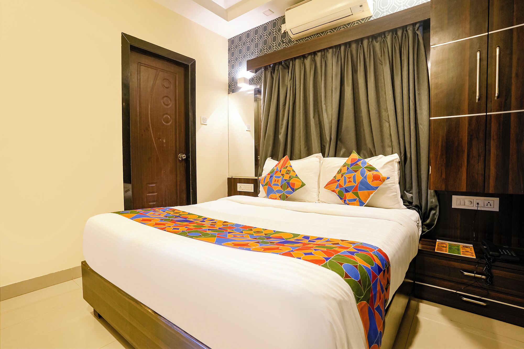Phòng Deluxe | Bộ trải giường bằng vải cotton Ai Cập, bộ đồ giường cao cấp 