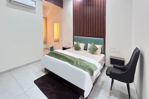 Egyptian cotton sheets, premium bedding, in-room safe, desk - Fabhotel Prime Shri Shyam Ananda Palace (Danta Ramgarh)