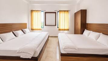 Family Room | Egyptian cotton sheets, premium bedding, in-room safe, desk