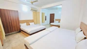 Habitación familiar | Sábanas de algodón egipcio y ropa de cama de alta calidad