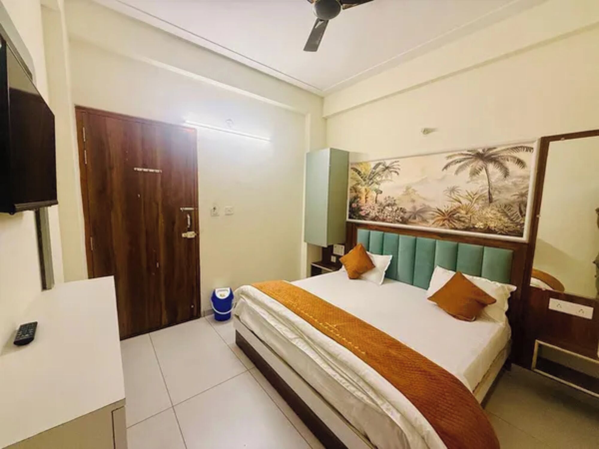 Deluxe Room | Egyptian cotton sheets, premium bedding, in-room safe, desk