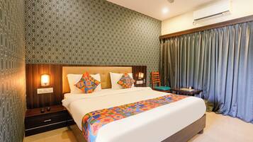 Egyptian cotton sheets, premium bedding, in-room safe, desk