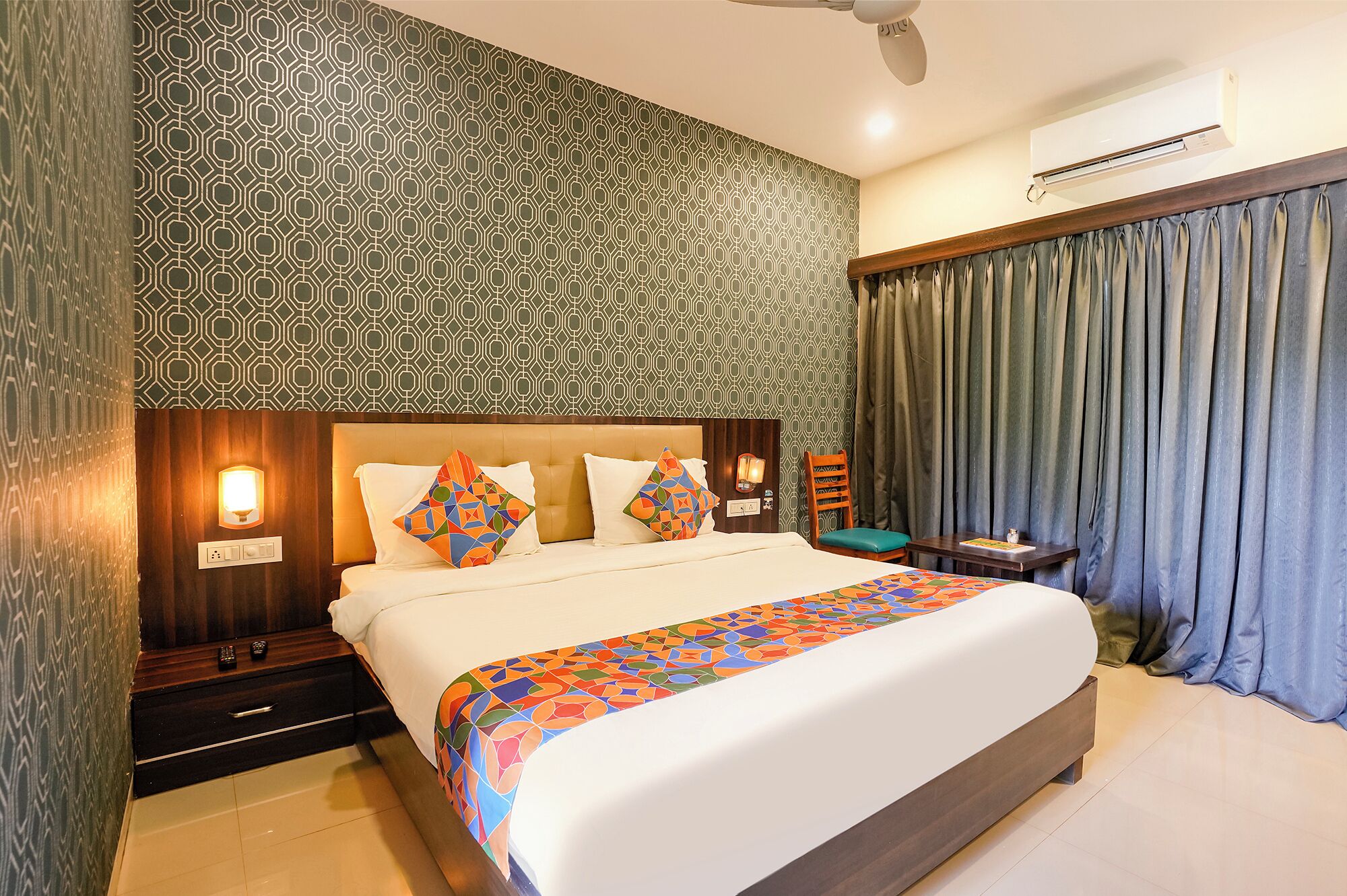 Egyptian cotton sheets, premium bedding, in-room safe, desk