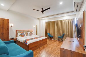 Egyptian cotton sheets, premium bedding, in-room safe, desk - Fabhotel Southtown (Kanpur)