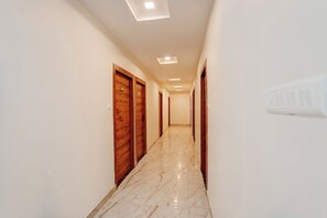 Lobby - Fabhotel Southtown (Kanpur)