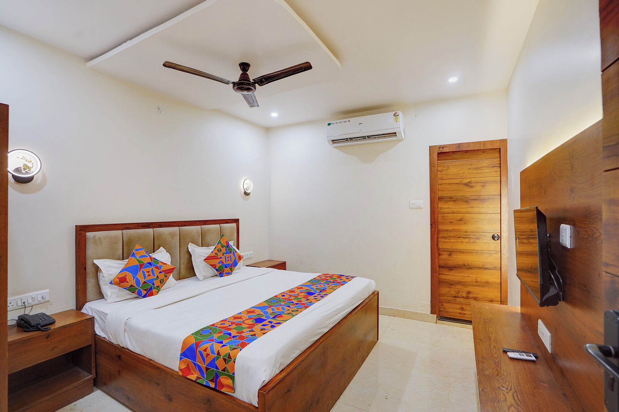 Egyptian cotton sheets, premium bedding, in-room safe, desk