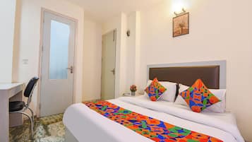 Deluxe Room | Egyptian cotton sheets, premium bedding, in-room safe, desk