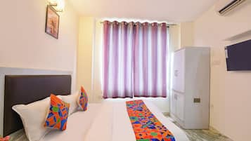 Egyptian cotton sheets, premium bedding, in-room safe, desk