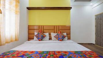Egyptian cotton sheets, premium bedding, in-room safe, desk