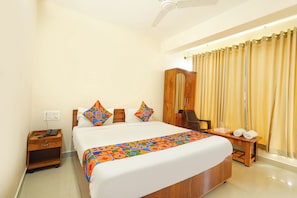 In-room safe, desk, free WiFi