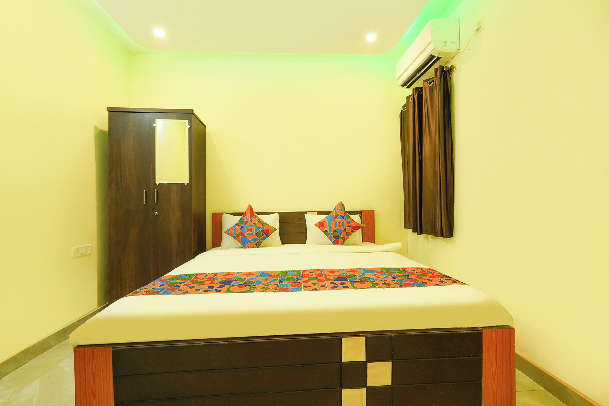 Deluxe Room | Egyptian cotton sheets, premium bedding, in-room safe, desk