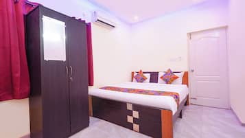 Executive Room | Egyptian cotton sheets, premium bedding, in-room safe, desk