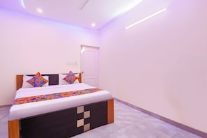 Egyptian cotton sheets, premium bedding, in-room safe, desk