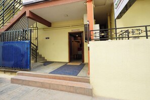 Entrada al alojamiento