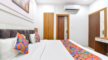 Egyptian cotton sheets, premium bedding, in-room safe, desk