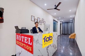 Reception - Fabhotel Rv (Noida)
