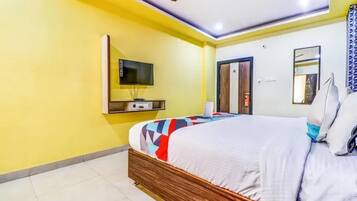 Egyptian cotton sheets, premium bedding, in-room safe, desk