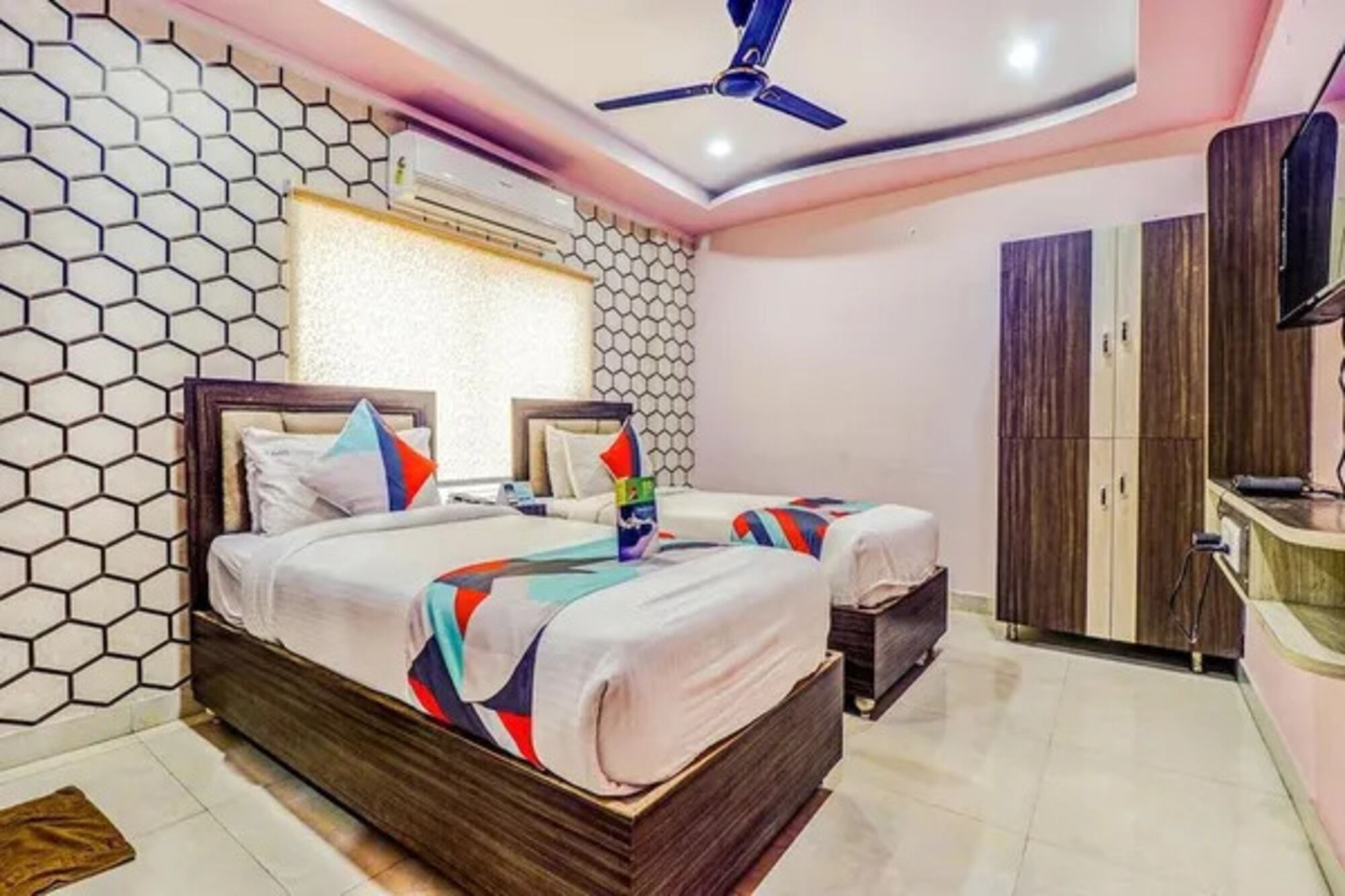 In-room safe, free WiFi, bed sheets