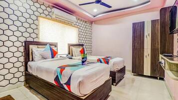 In-room safe, free WiFi, bed sheets